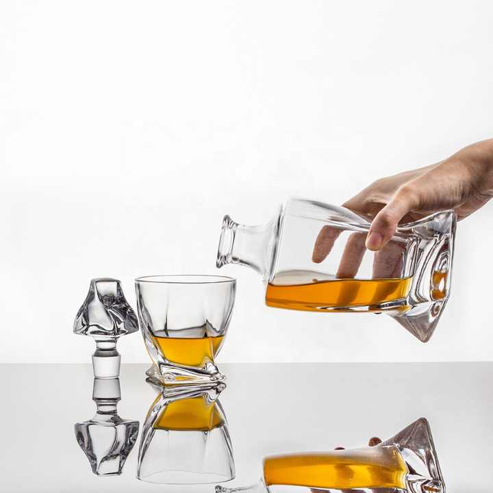 2 Whiskey Glasses and Decanter set