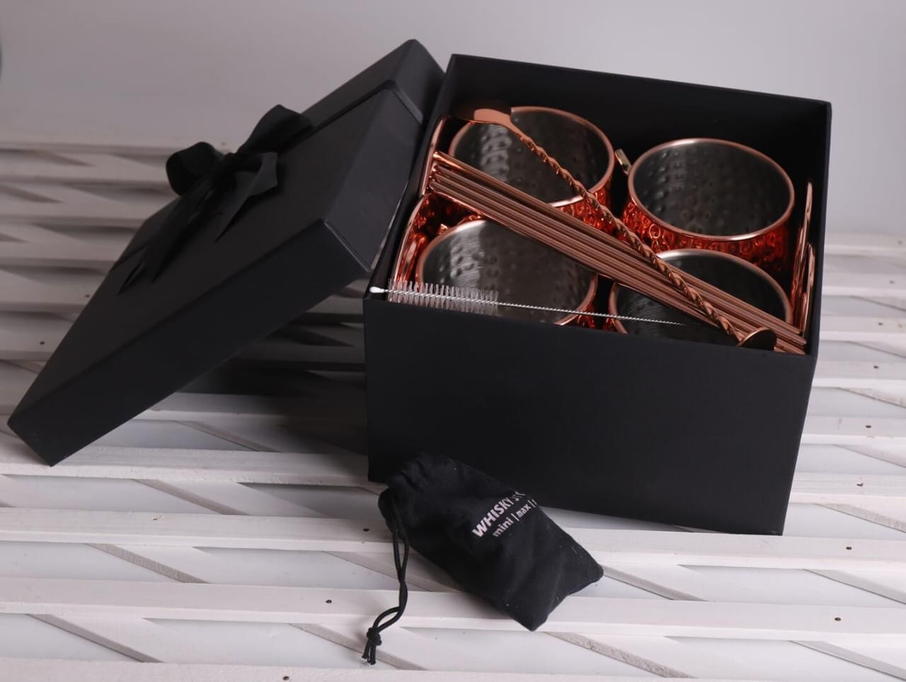 Gift Set of 4 Moscow Mule Cups with straws and cleaner